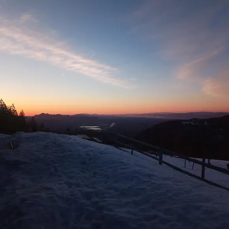 Lodge Mountain Smrekovc